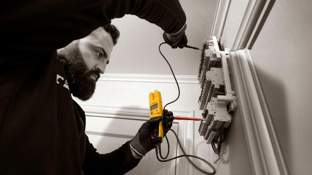 elektriker installerar elcentral i Helsingborg